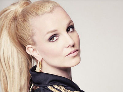Britney SPEARS: Бритни Спирс наняла собственного адвоката, чтобы оспорить свое опекунство. Она также потребовала привлечь своего отца к ответственности за злоупотребление полномочиями