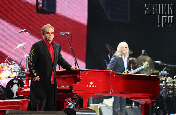 Elton - "Red Piano"