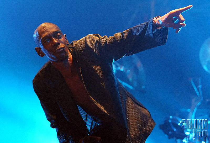 Faithless in Arena club