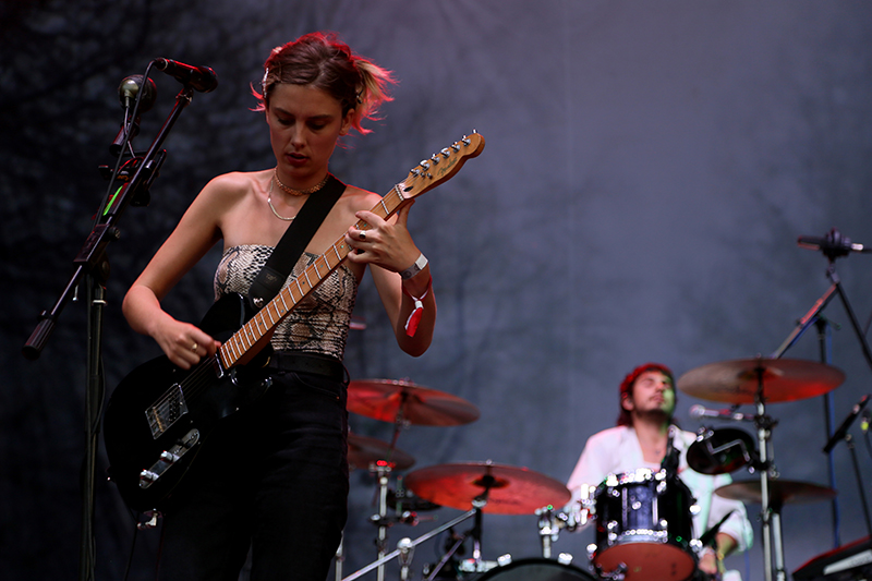 Альт рокеры. Lipstick on the Glass Wolf Alice. Wolf Alice Британская рок-группа. Delicious things Wolf Alice.