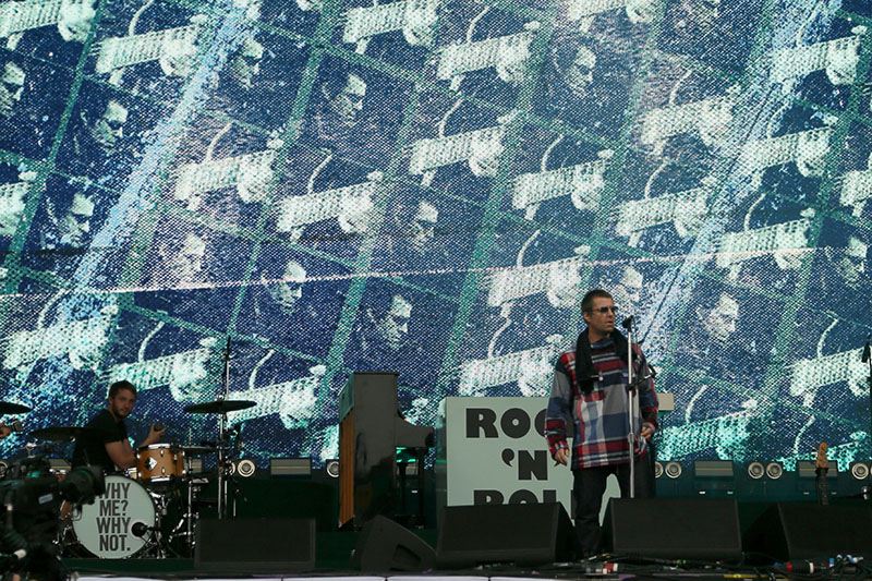 Liam gallagher john squire 2024. Лиам Галлахер Джон сквайр фото.